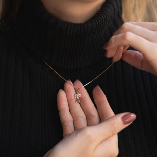 Pingente Menina Ouro 18k e Zircônia Rosa