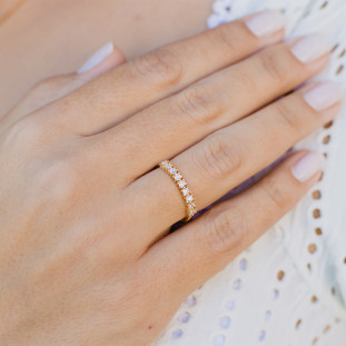 Meia Aliança de Ouro 18k com Zircônias de 2mm