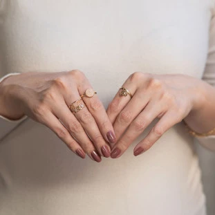 Anel Feminino de Ouro 18k Com Pedras