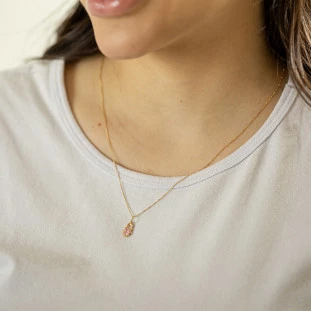 Pingente de Ouro 18k Menina com Pedra Rosa