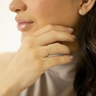 Anel Feminino de Ouro 18k Pequeno Coraçao com Pedras