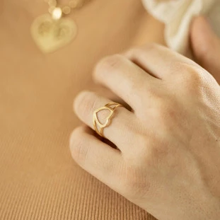Anel Feminino de Ouro 18k Coraçao Vazado