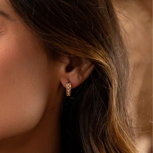 Brinco Argola de Ouro 18k com Flor e Cravação de Zircônias 