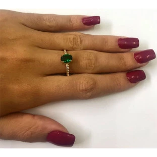 Anel de Ouro 18k com Pedra Sintética Verde Oval e Zircônia