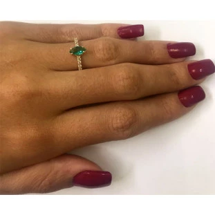 Meia Aliança de Ouro 18k Feminino Navete com Pedra Verde e Zircônia