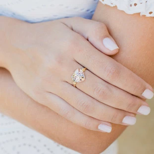 Anel Feminino de Ouro 18k Coração Bordado