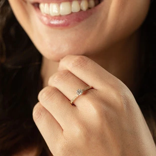 Anel Feminino de Ouro 18k Solitário