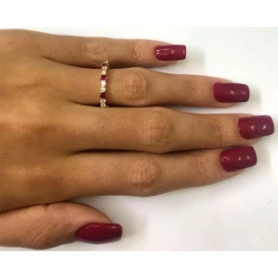 Meia Aliança de Ouro 18k com Zircônia Vermelha