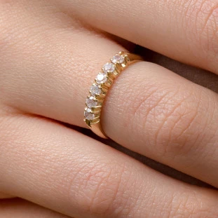 Meia Aliança de Ouro 18k com 6 Brilhantes de 2,5mm Colonna